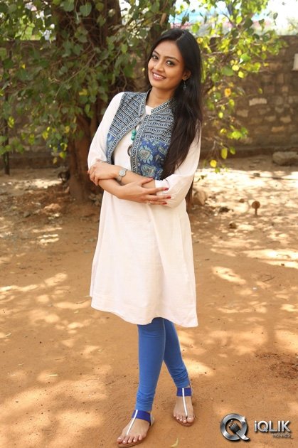 Nikitha-Narayan-at-Ladies-and-Gentlemen-Platinum-Disc-Function